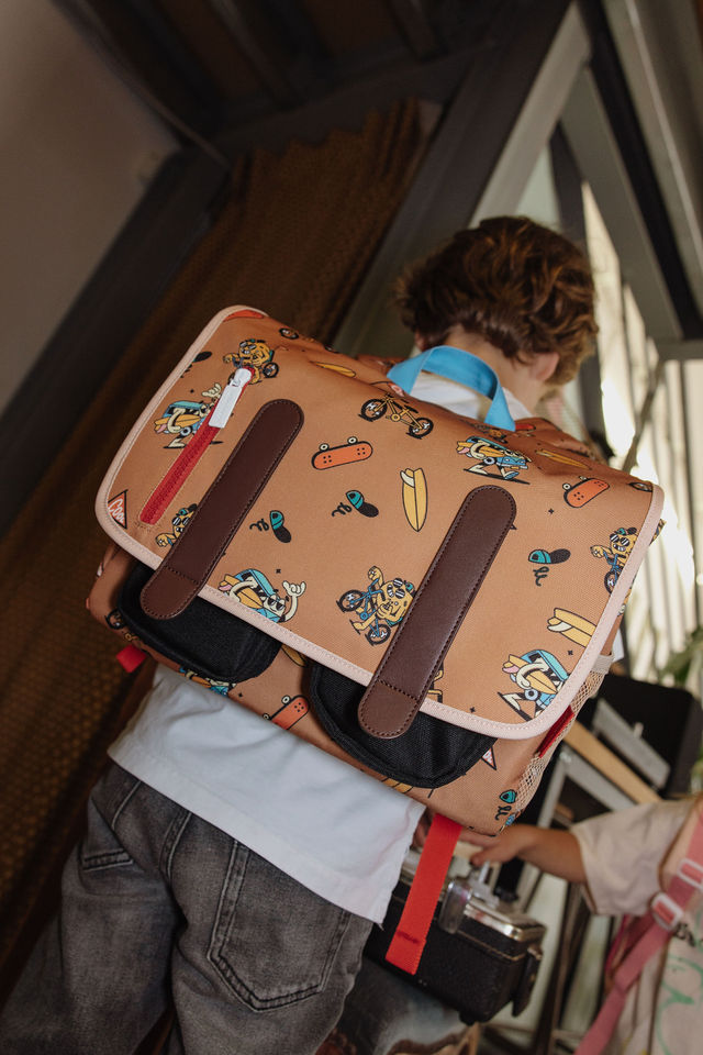 Hello Hossy – Cartable – Mascots Ride