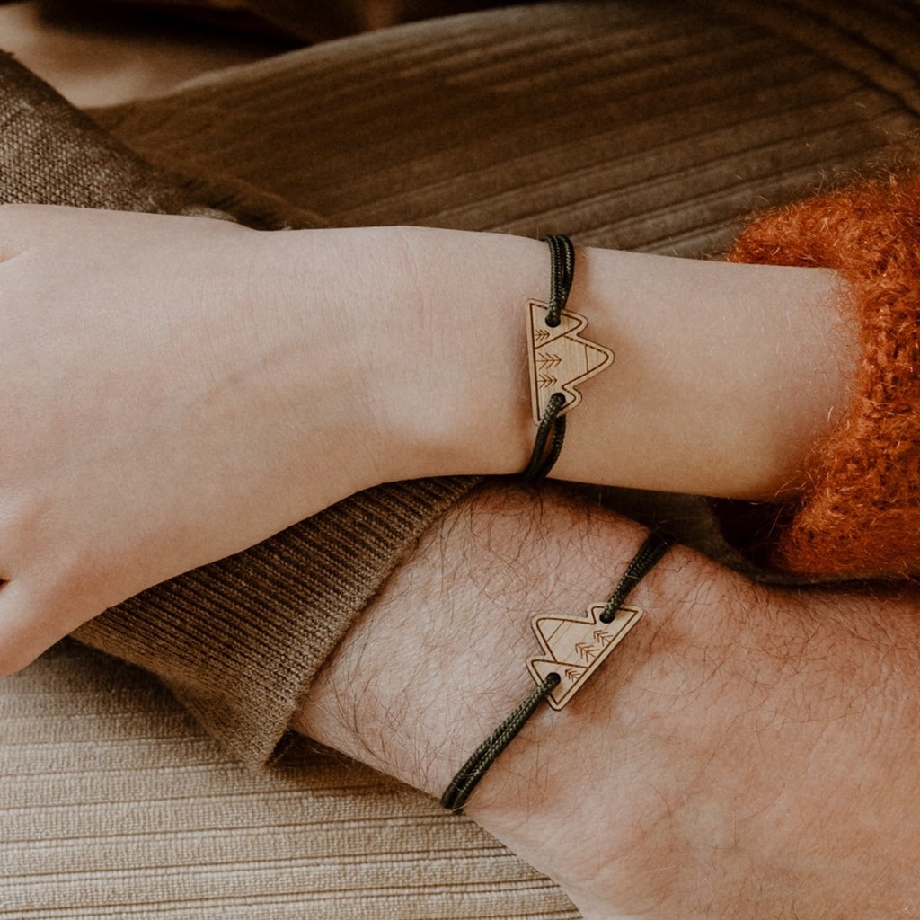 Les Petites Hirondelles – Bracelet vert en bois taille S – Montagne – Image 5