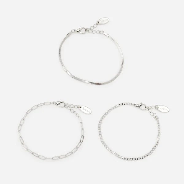 Ensemble de trois bracelets argentés à mailles délicates